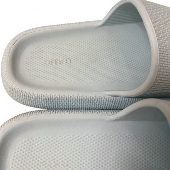 Blue Women’s Cloud Slides Baby Blue size 40-41 - Picture 4 of 8